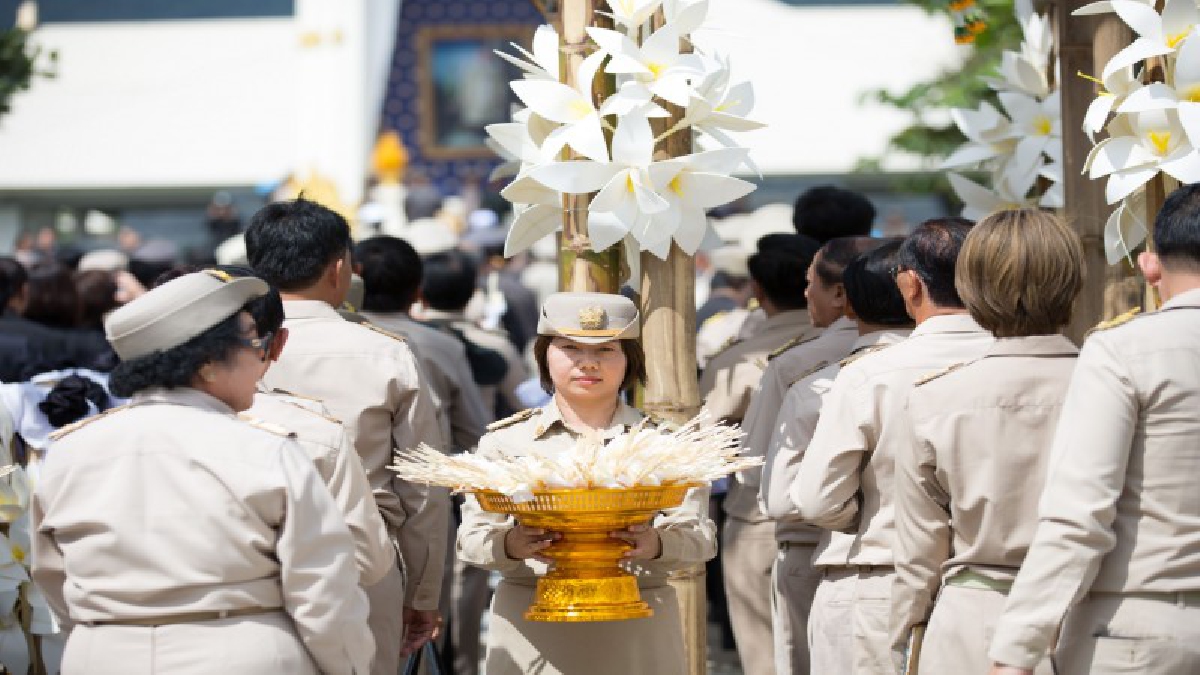 ซ้อมใหญ่!! พิธีถวายดอกไม้จันทร์พระบรมศพ พระบาทสมเด็จพระปรมินทรมหาภูมิพลอดุลยเดช บรมนาถบพิตร เป็นวันสำคัญยิ่งของพสกนิกรชาวไทย