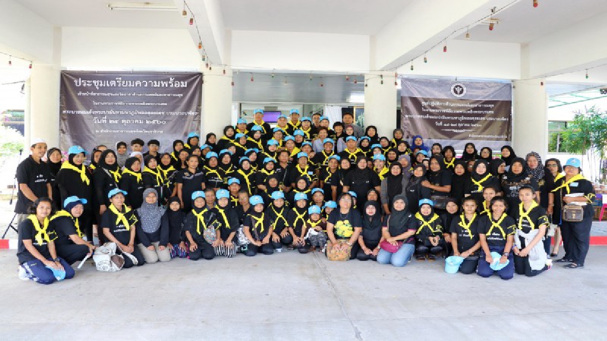 สสจ.นราธิวาส สอนทักษะดูแลผู้ป่วยขั้นต้น พร้อมสำหรับงานพิธีถวายดอกไม้จันทน์ เนื่องในพระราชพิธีถวายพระเพลิงพระบรมศพ ในหลวงรัชกาลที่ 9