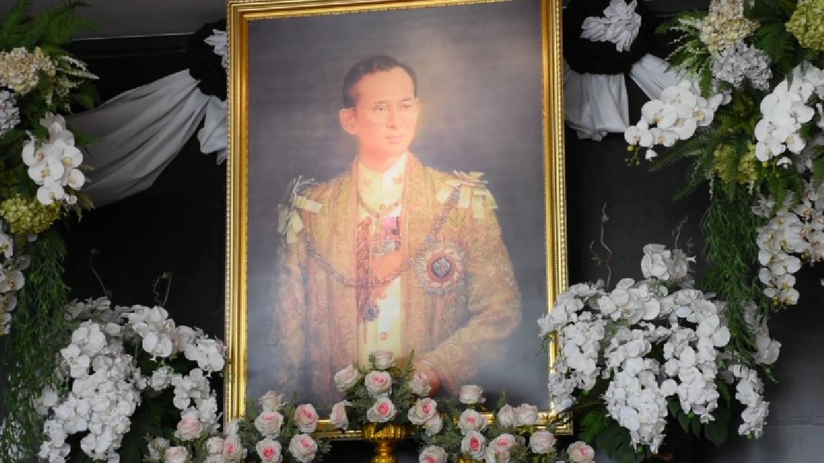 ครั้งหนึ่งในชีวิตคนไทย..!! วิทยาลัยพยาบาลพระจอมเกล้าจังหวัดเพชรบุรี จัดกิจกรรมกราบลาพ่อครั้งสุดท้าย น้อมสำนึกในพระมหากรุณาธิคุณ(มีคลิป)