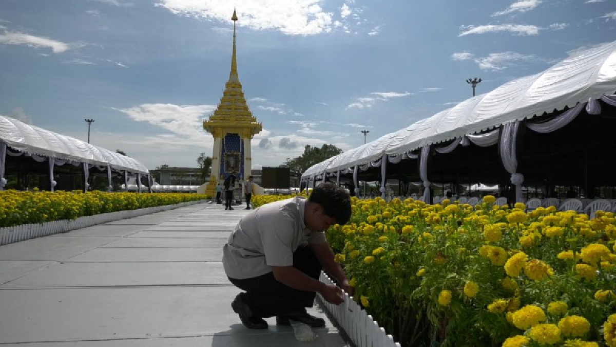 ตราด..!! เตรียมงานวันสุดท้าย ทุกหน่วย,จิตอาสา ร่วมแรงร่วมใจ เพื่องานพระราชพิธีถวายพระเพลิงพระบรมศพ ในหลวง ร.9