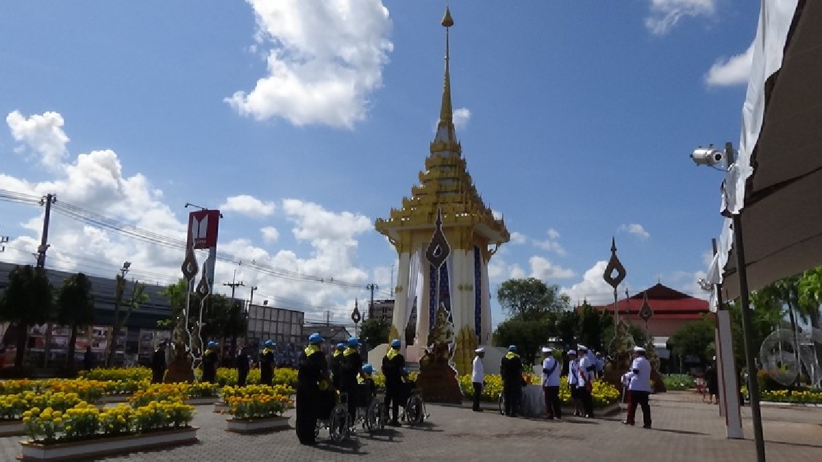 ซ้อมเสมือนจริง!! สตูลจัดซ้อมพิธีวางดอกไม้จันทน์ ในพระราชพิธีถวายพระเพลิงพระบรมศพ เพื่อความถูกต้อและเป็นระเบียบในวันจริง..!!