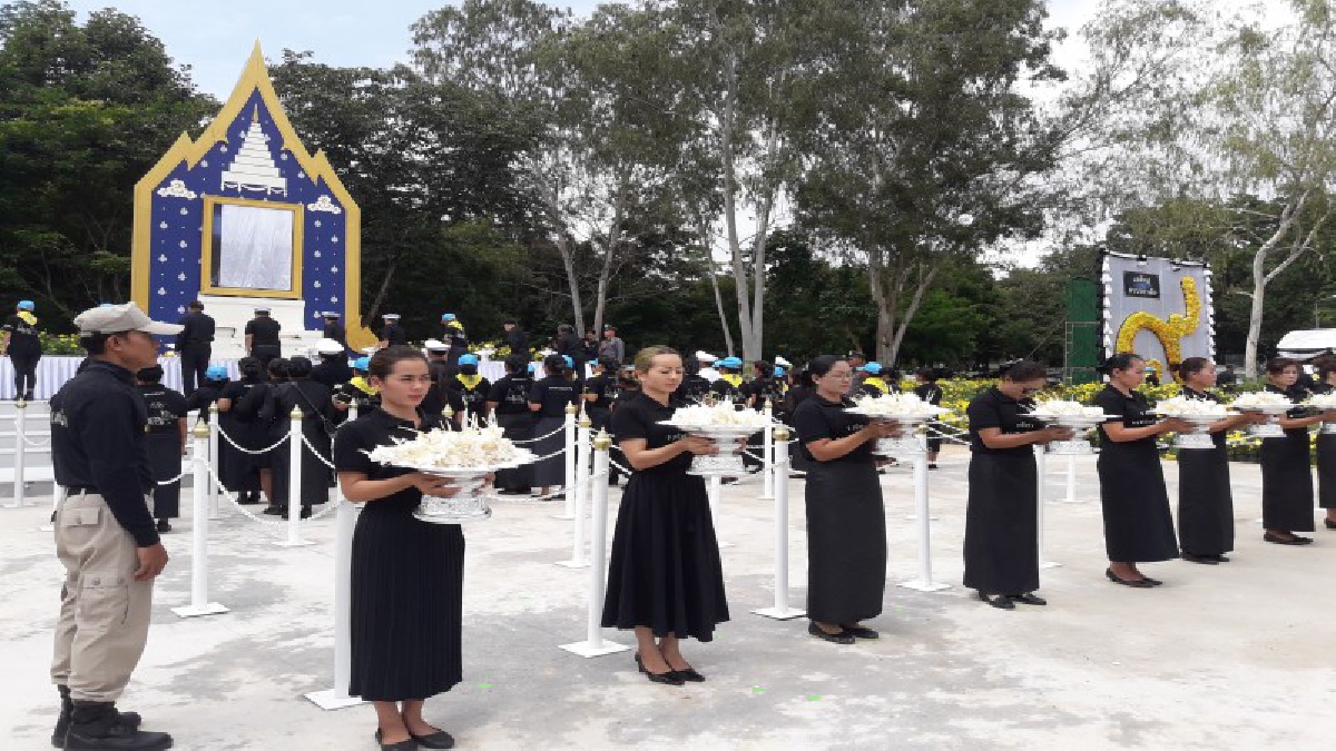 ชาวเสิงสางกว่า 5000 คน จับมือทูบีนัมเบอร์วันเอี่ยมเฮงเลี้ยงอาหารจิตอาสาร่วมงานซ้อมใหญ่พิธีถวายดอกไม้จันทน์ในหลวงรัชกาลที่ 9