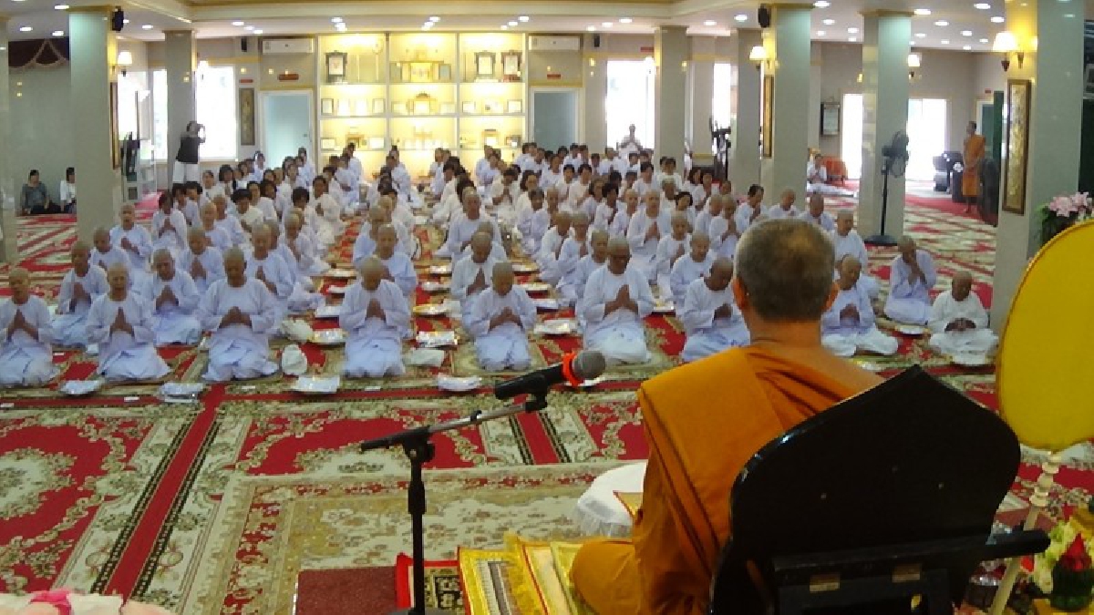 ปราจีนบุรี !! บวชชี ปลงผมและไม่ปลงผมรวม 139 คนถวายเป็นพระราชกุศลแด่พระบาทสมเด็จพระปรมินทรมหาภูมิพลอดุลยเดช (คลิป)