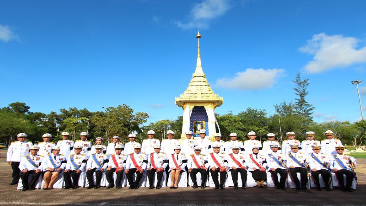 นราธิวาส..ร่วมซักซ้อมพิธีถวายดอกไม้จันทน์ ณ พระเมรุมาศจำลอง เพื่อให้ถูกต้องตามราชพิธี และสมพระเกียรติ