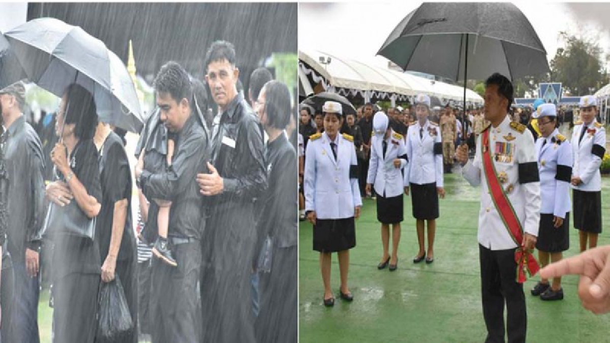 ฝ่าสายฝน!! ผู้ว่าฯนำชาวเมืองคอน ฝ่าสายฝนวางดอกไม้จันทน์แน่นสนามหน้าเมือง ร่วม &ldquo;ทำดีเพื่อพ่อ&rdquo; พบกระเป๋าเงินและสิ่งของนำคืนเจ้าของเพียบ!?