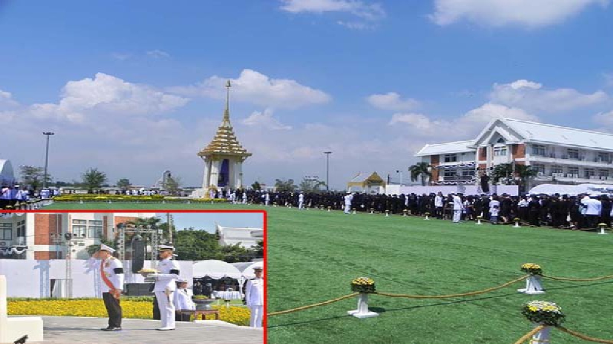 ชาวสมุทรปราการ ร่วมพิธีวางดอกไม้จันทน์ถวายพระเพลิงพระบรมศพ ในหลวง ร.9 ที่พระเมรุมาศจำลอง ศาลาว่าการจังหวัด