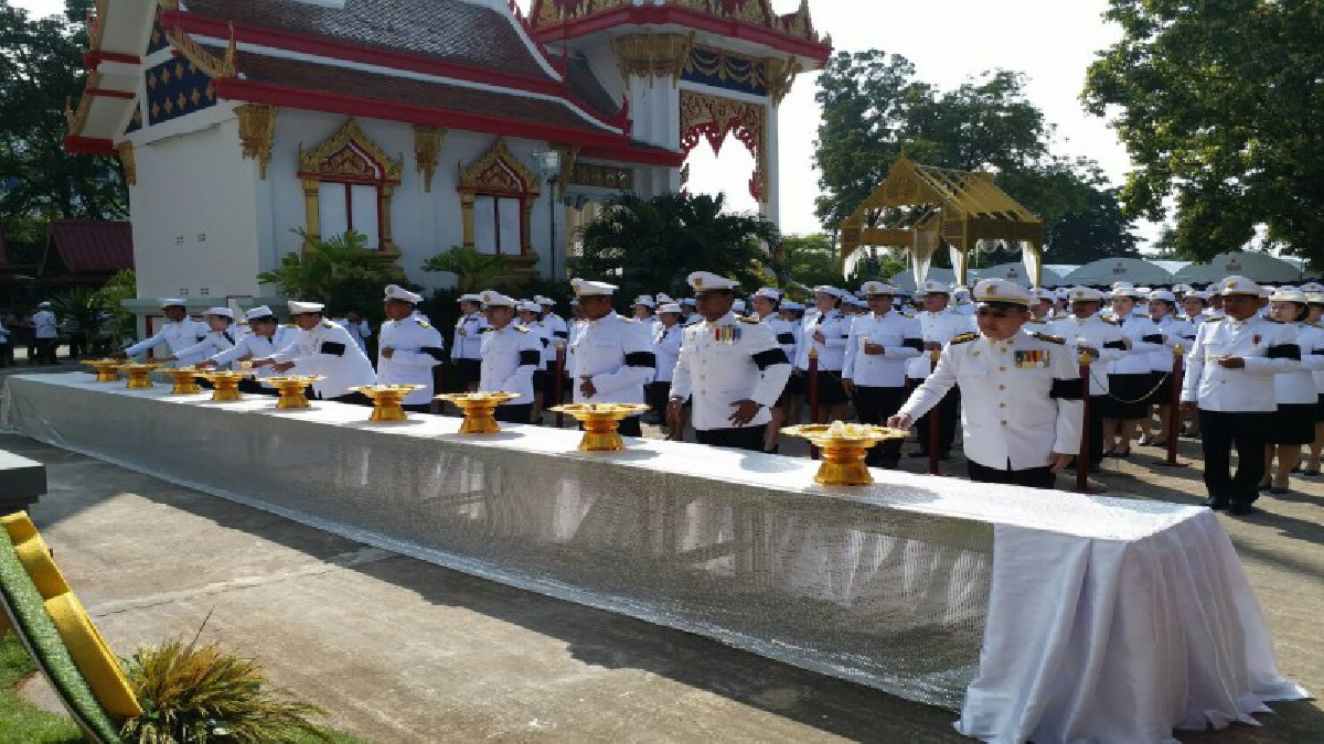 พสกนิกรหลายแสนคน ใน 13 อำเภอ จ.กาญจนบุรี  ร่วมถวายดอกไม้จันทน์ ส่งพ่อหลวง ร.9 เสด็จสู่สวรรคาลัย (คลิป)