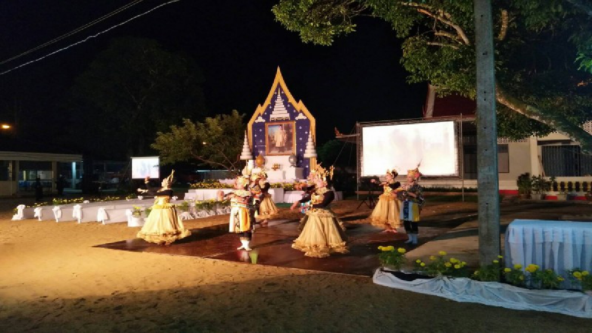 เนืองแน่น !! ชาวนราธิวาสร่วมถวายดอกไม้จันทน์ ทั้งจังหวัดรวม กว่า 58,000 คน