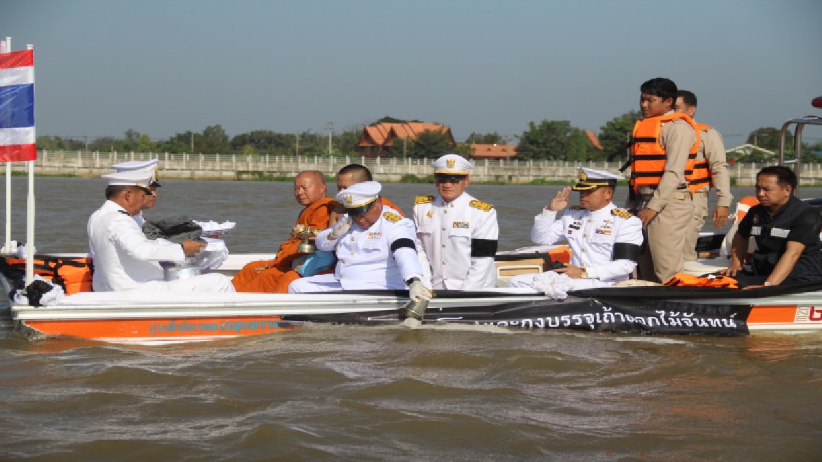 อุบลราชธานี..!! ประกอบพิธีบำเพ็ญพระราชกุศล และพิธีลอยเถ้าดอกไม้จันทน์ แด่พระบาทสมเด็จพระปรมินทรมหาภูมิพลอดุลยเดช บรมนาถบพิตร