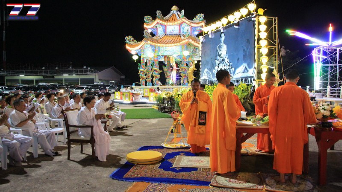 ชาวปราจีนบุรี..!! เชื้อสายจีน ร่วมพิธีลอยกระทงเจ พร้อมทั้งสวดมนต์ภาวนา น้อมอุทิศถวายเป็นพระราชกุศลฯ (ชมคลิป)