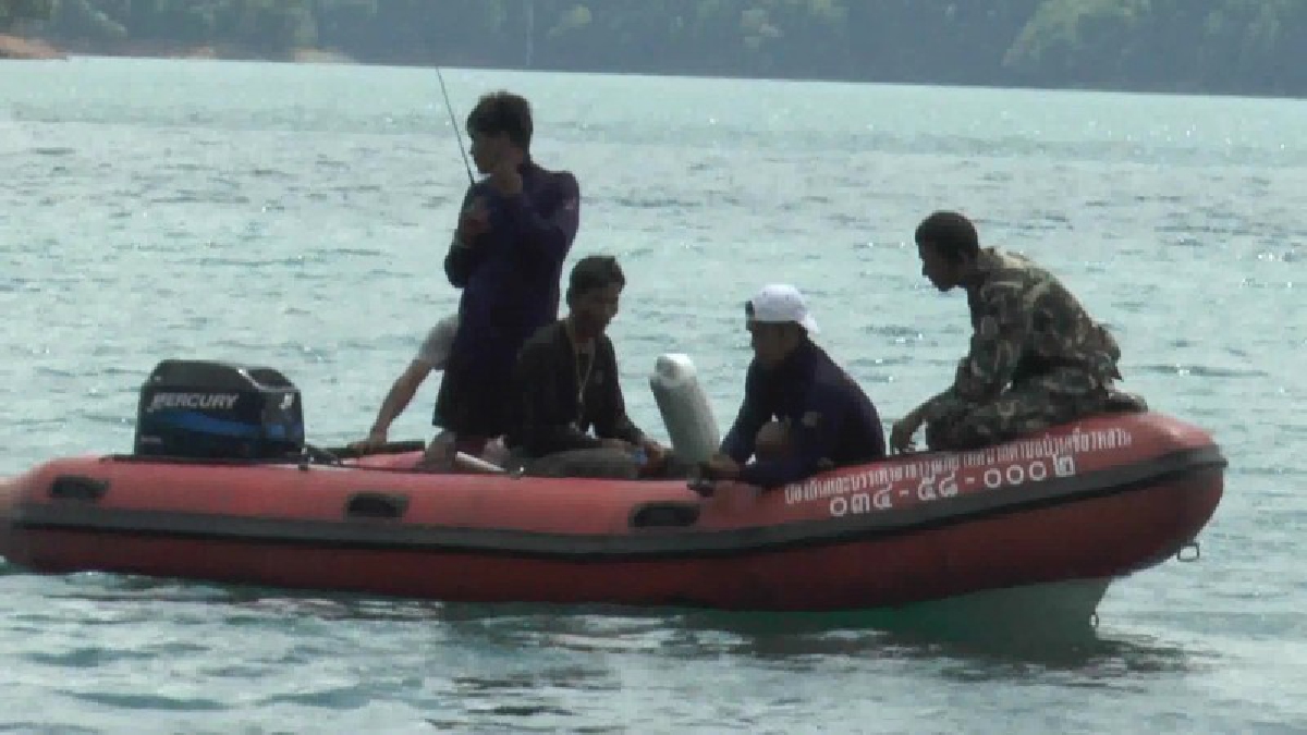 นาทีระทึก..!! เรือเล็กชนเครื่องกระเด็ด ในเขื่อนรัชประภา บาดเจ็บ 1 สูญหาย 1 ผู้ว่าเร่งลงพื้นที่ค้นหาด่วน (มีคลิป)