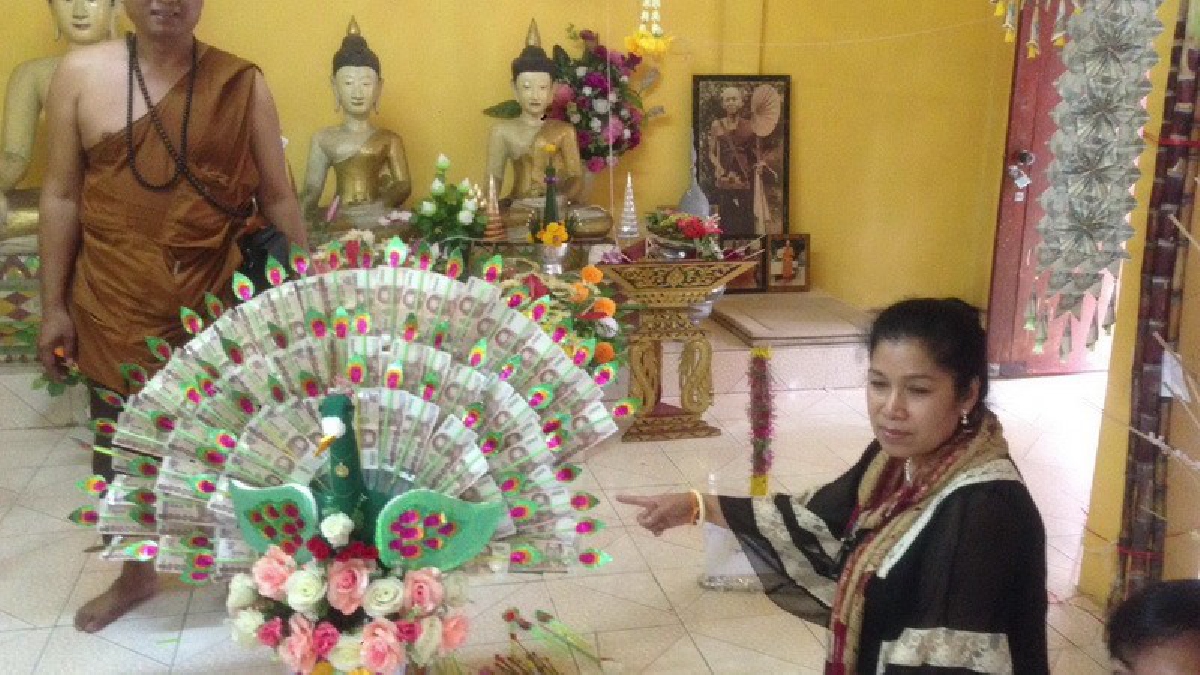 ขอให้ตกนรกเป็นเปรต !! โจรใจบาปแฝงตัวงานทอดกฐินฉกเงินกฐินวัดหนี ชาวบ้านงัดรูปถ่าย พบ 2 คนร่วมก่อเหตุ
