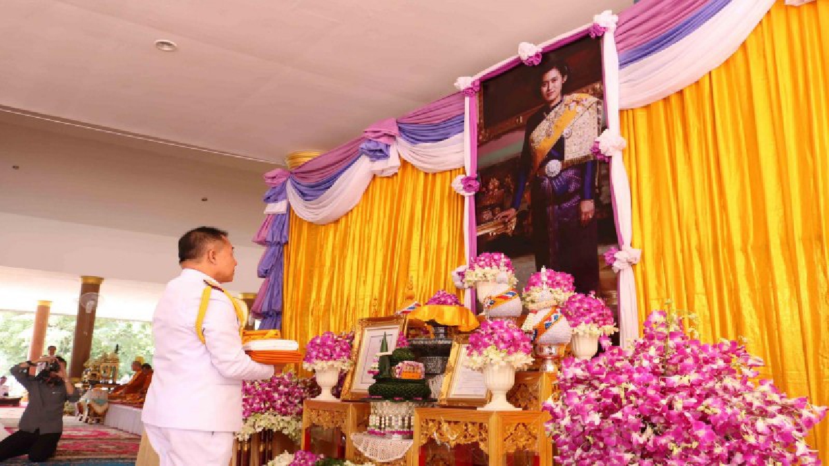 พล.อ.กะสิณ ทองโกมล  ที่ปรึกษากิตติมศักดิ์รองประธานสภานิติบัญญัติแห่งชาติ ถวายผ้ากฐินพระราชทานสมเด็จพระเทพรัตนราชสุดาฯ สยามบรมราชกุมารี