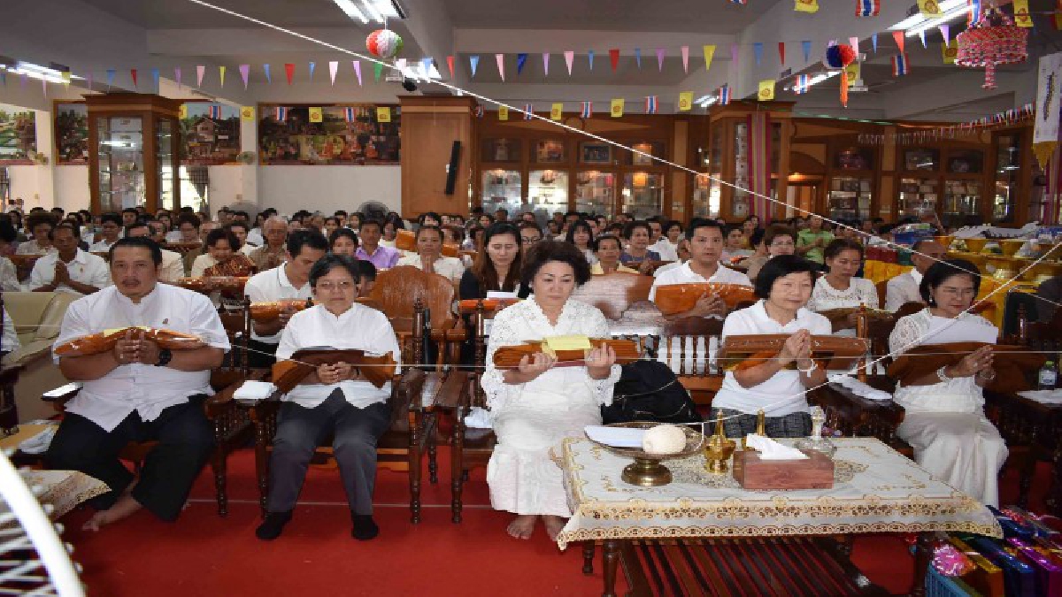 ชาวพุทธในกลุ่มประเทศอาเซียน ร่วมถวายผ้าพระกฐินที่วัดดัง จ.กาฬสินธุ์ (คลิป)
