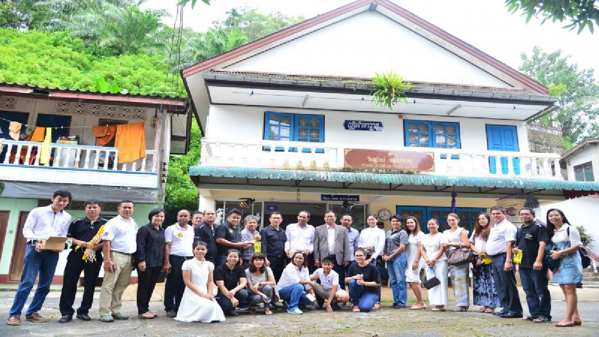 ร่วมบุญ!! หอการค้าระนอง และชมรมมิตรเมืองลุง จ.ระนอง ร่วมเป็นเจ้าภาพกฐินสามัคคีวัดหาดส้มแป้น