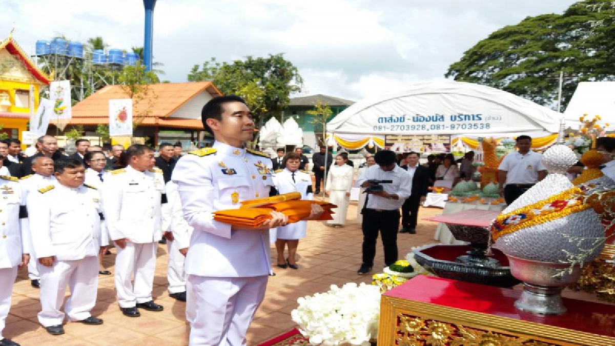 กฐินพระราชทาน วัดพระบรมธาตุวรวิหาร (พระอารามหลวง) บิ๊กซี ข้าราชการร่วมพ่อค้าประชาชน