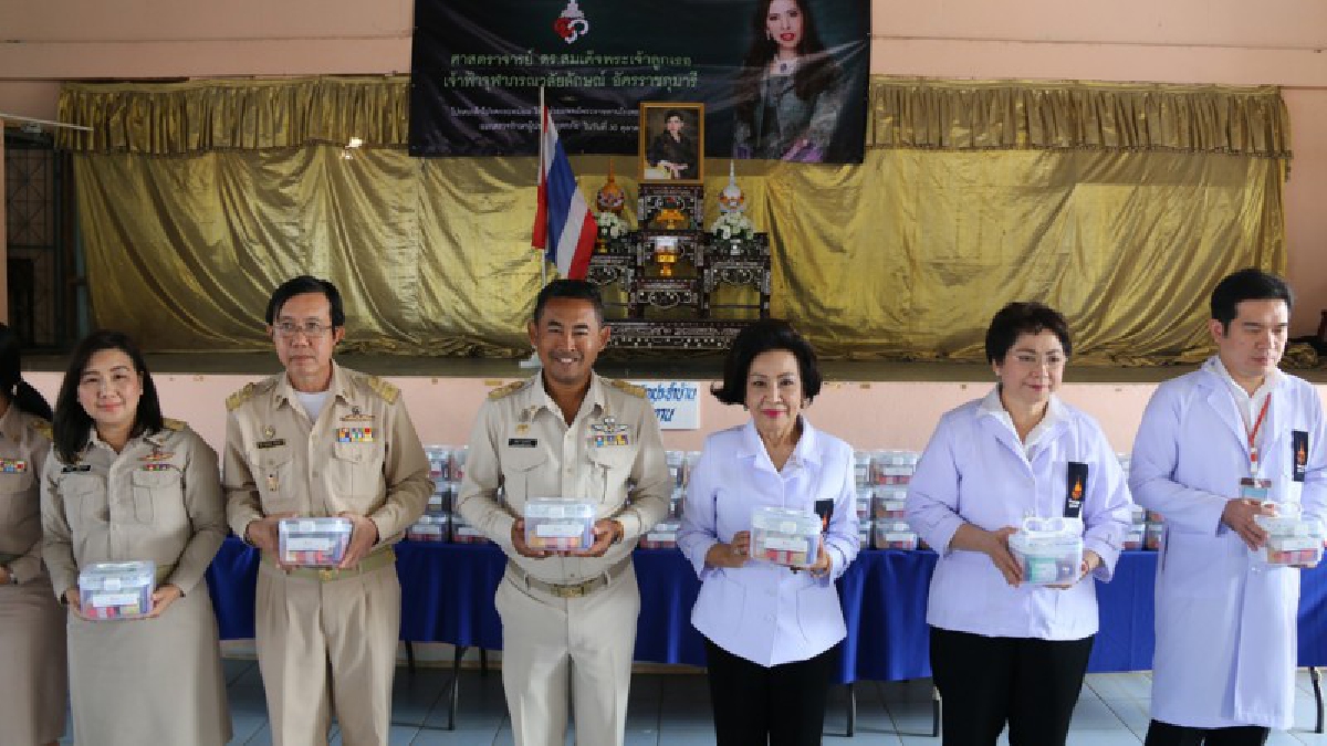 สมเด็จพระเจ้าลูกเธอ เจ้าฟ้าจุฬาภรณวลัยลักษณ์ อัครราชกุมารี โปรดเกล้าฯ ให้หน่วยแพทย์รพ.จุฬาภรณ์ ออกตรวจรักษาราษฎร จ.สิงห์บุรีที่ประสบอุทกภัย