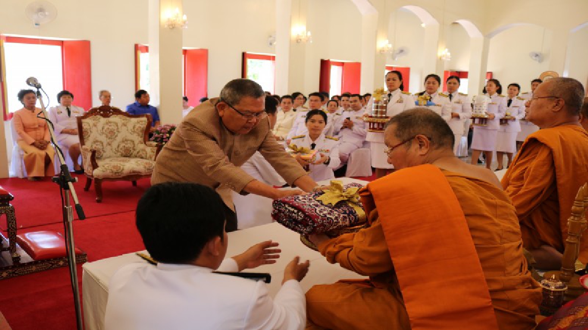 จังหวัดยโสธร!! จัดพิธีถวายผ้าพระกฐินพระราชทาน ทอดถวายแด่พระสงฆ์ที่จำพรรษากาลถ้วนไตรมาส ณ วัดศรีธรรมาราม (พระอารามหลวง)