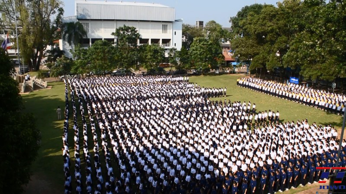 โรงเรียนประจำจังหวัด จับมือภาคเอกชน จัดกระบวนการเข้าแถวหน้าเสาธง ไม่เป็นเรื่องน่าเบื่อ หวังเป็นต้นแบบสถานศึกษาทั่วประเทศ (มีคลิป)