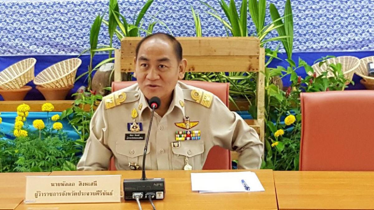 ผวจ.ประจวบฯวางแผนป้องกัน รพ.บางสะพาน ขณะที่คลื่นทะเลในอ่าวไทยพัดเรือล่ม-บ้านพังหลายหลัง