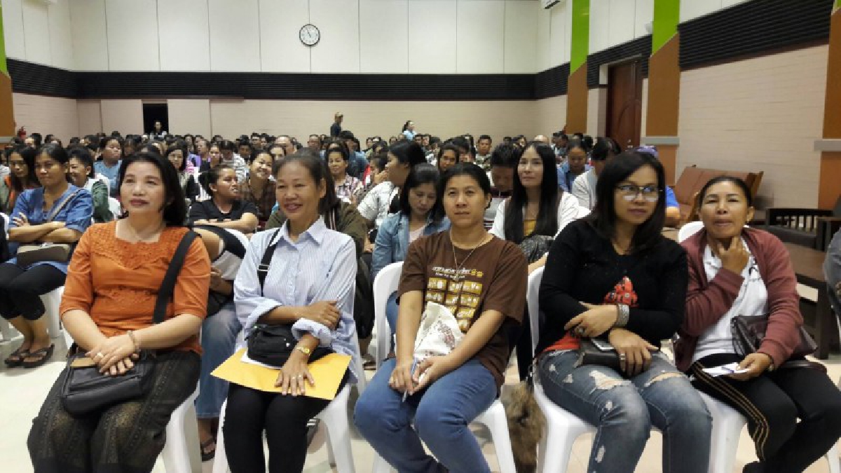 เทศบาลเมืองหนองคาย ประชุมผู้จำหน่วยสินค้าตลาดแคมของ รับทราบกฎระเบียบและเงือนไขในการจำหน่ายสินค้า พร้อมทั้งจับสลากล็อกจำหน่ายสินค้า
