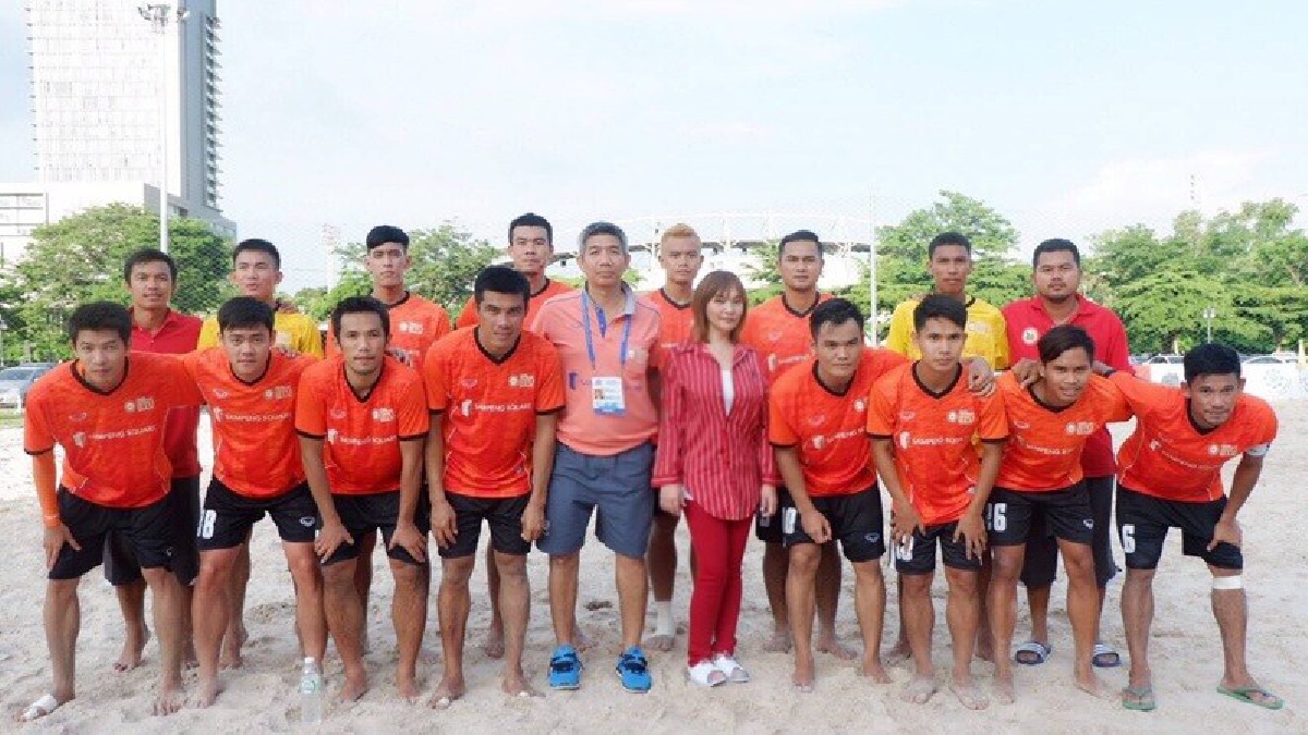 บอสแอนนี่ อัดฉีด 2 แสน สำเพ็งสแควร์ แชมป์บอลชายหาด