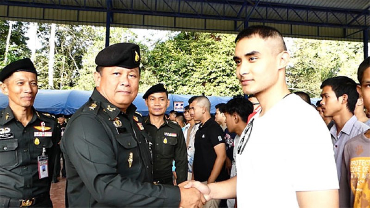 พร้อมรับใช้ชาติ..!! เขม นราวิชญ์ ดาราช่องดัง สมัครเป็นทหาร มทบ.ที่44แล้ว ในผลัดที่2 เผยเต็มใจเป็นทหารเพราะเป็นลูกทหาร (คลิป)