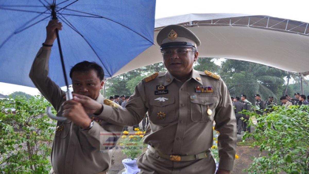 ผู้ว่าสุราษฎร์ธานี ประกาศ..เตรียมพร้อมรับมืออุทกภัย ดินโคลนถล่ม คลื่นซัดชายฝั่ง เตือน..เรือเล็กงดออกจากฝั่ง (ชมคลิป)