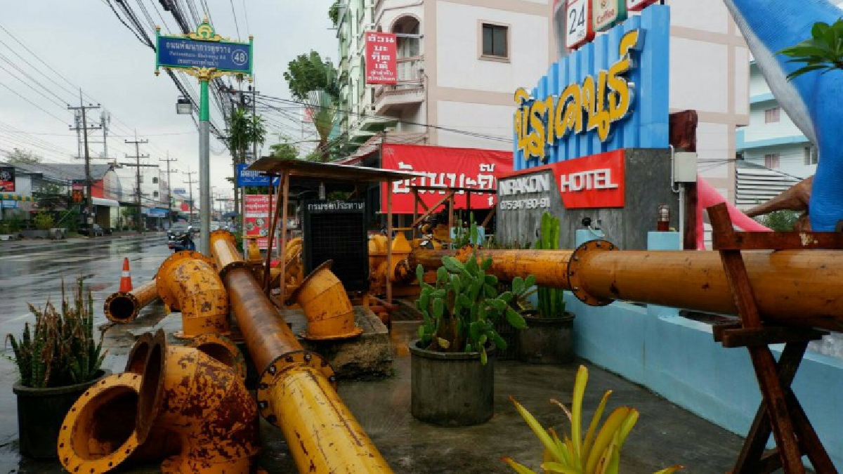 สำนักงานชลประทานที่ 15 เร่งติดตั้งเครื่องสูบน้ำ 20 เครื่อง ในเขตเทศบาลนครนครศรีธรรมราช เตรียมความพร้อมรับสถานการณ์ฝนตกหนัก