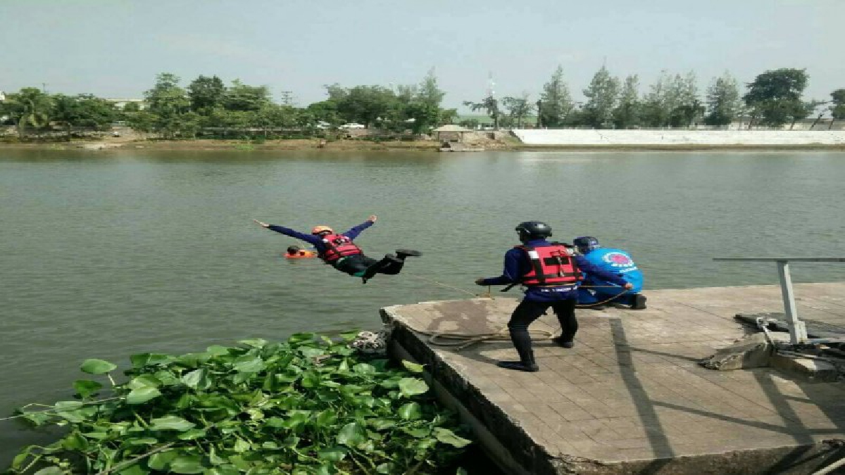 มูลนิธิประชานุกูลราชบุรี..!! ซ้อมแผนช่วยเหลือผู้ประสบภัยทางน้ำ ลดการเสียชีวิตช่วงเทศกาลวันลอยกระทง ปี 60