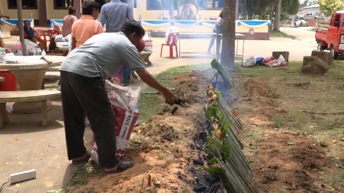 กลุ่มแม่บ้านนาหมอสีใน อ.นาทวี ร่วมสืบสานและอนุรักษ์การทำข้าวหลามนาหมอสี เอกลักษณ์เฉพาะถิ่น หนึ่งเดียวในประเทศไทย มีให้กินฟรีเพียงปีละหน..!?
