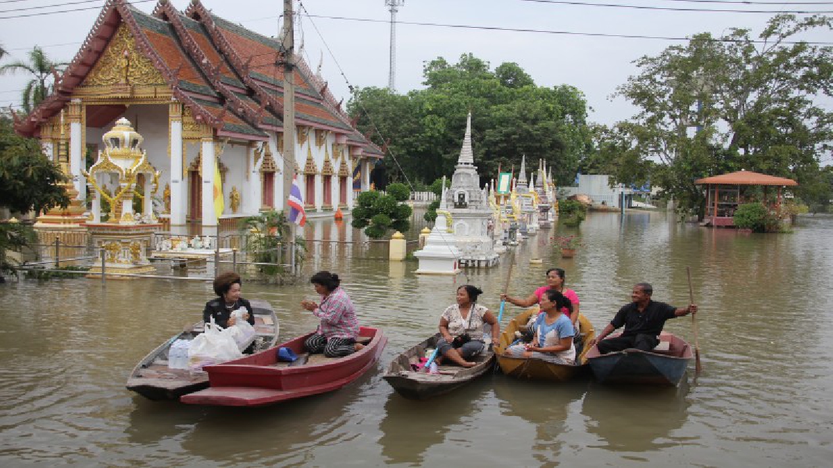 สมาคม อบจ.มอบถุงยังชีพซับน้ำตาชาวผักไห่พ่อเมืองกรุงเก่านำบทเรียนการบริหารจัดการน้ำในปีนี้ไปปรับใช้ในปีหน้า (ชมคลิป)