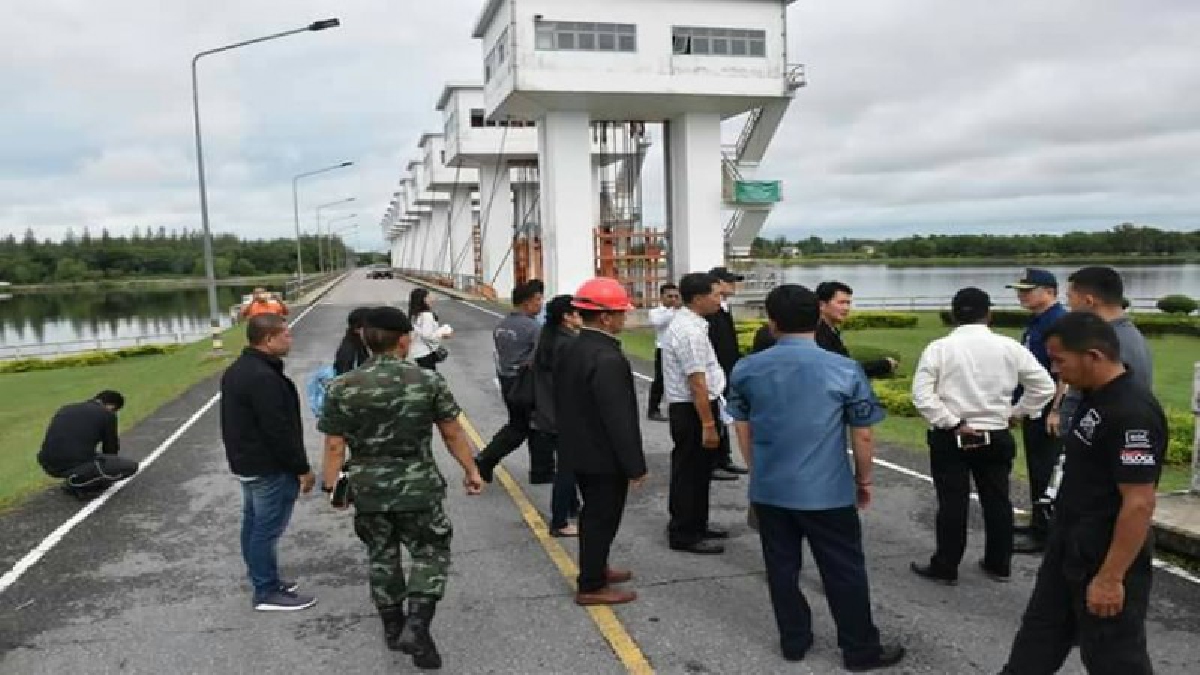 รปภ.สุดเข้ม!! เมืองคอนเตรียมพร้อมจัดทีม รปภ.เข้ม 3 จุด “บิ๊กตู่”ลงพื้นที่ประชุมและมอบนโยบายการเตรียมการป้องกันและแก้ไขปัญหาอุทกภัยภาคใต้