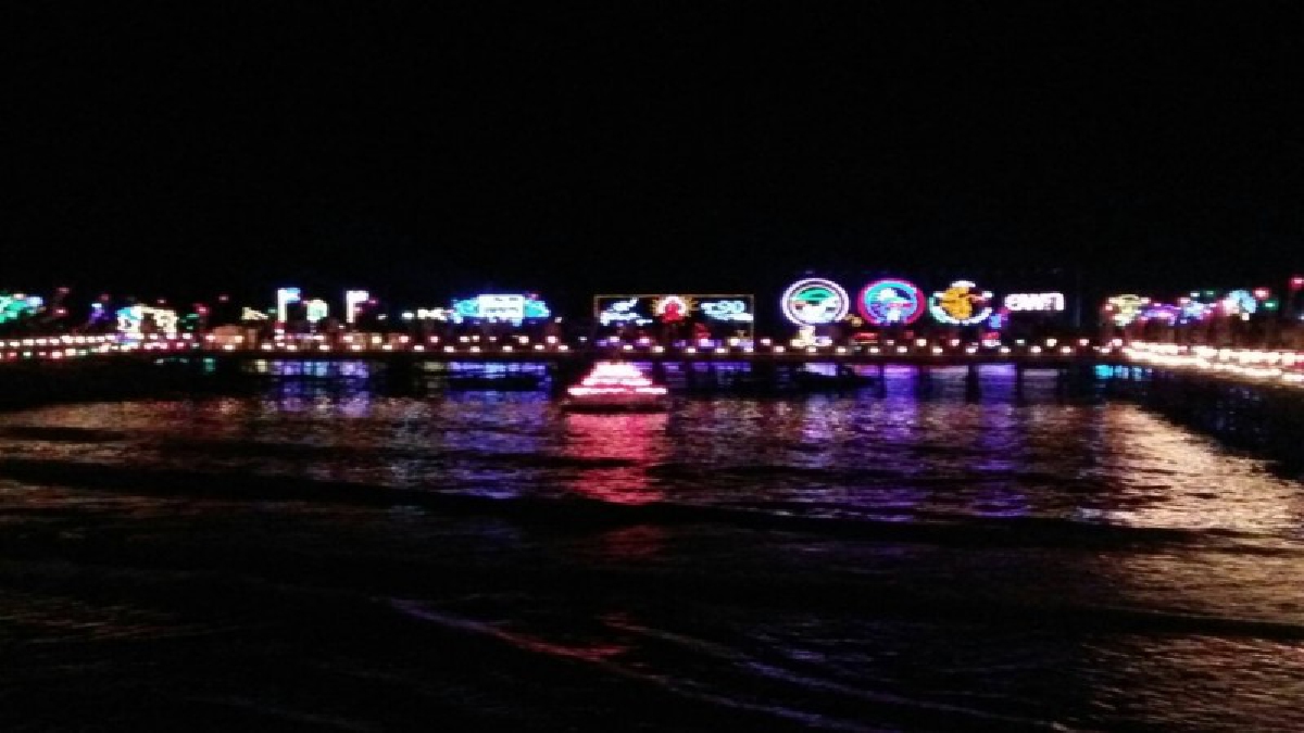 ตราด..!! เทศบาลตำบลหาดเล็ก “จัดโครงการลอยกระทงสองแผ่นดินถิ่นแคบสุด....ชายแดนบูรพา ประจำปี 2560”