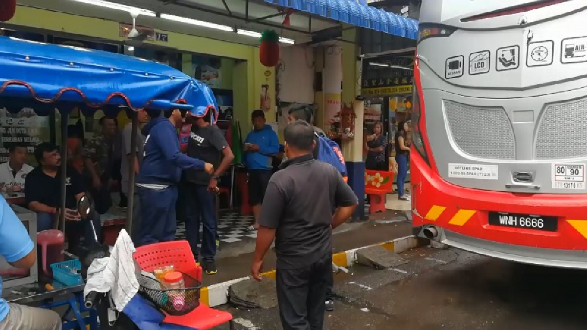 สงขลา..!! นักท่องเที่ยวมาเลเซีย-สิงคโปร์ ทยอยเดินทางเข้ามาร่วม เทศกาลลอยกระทงกันอย่างคึกคัก (มีคลิป)