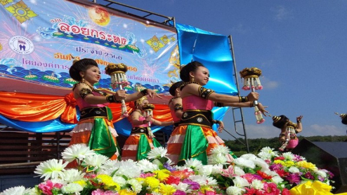 ตาก..!! การท่องเที่ยวพบพระ จัดลอยกระทงบนดอย นำการแข่งเรือยาวในอ่างเก็บน้ำ พร้อมชวนนักท่องเที่ยวลอยกระทง รับช่วงเทศกาลท่องเที่ยว