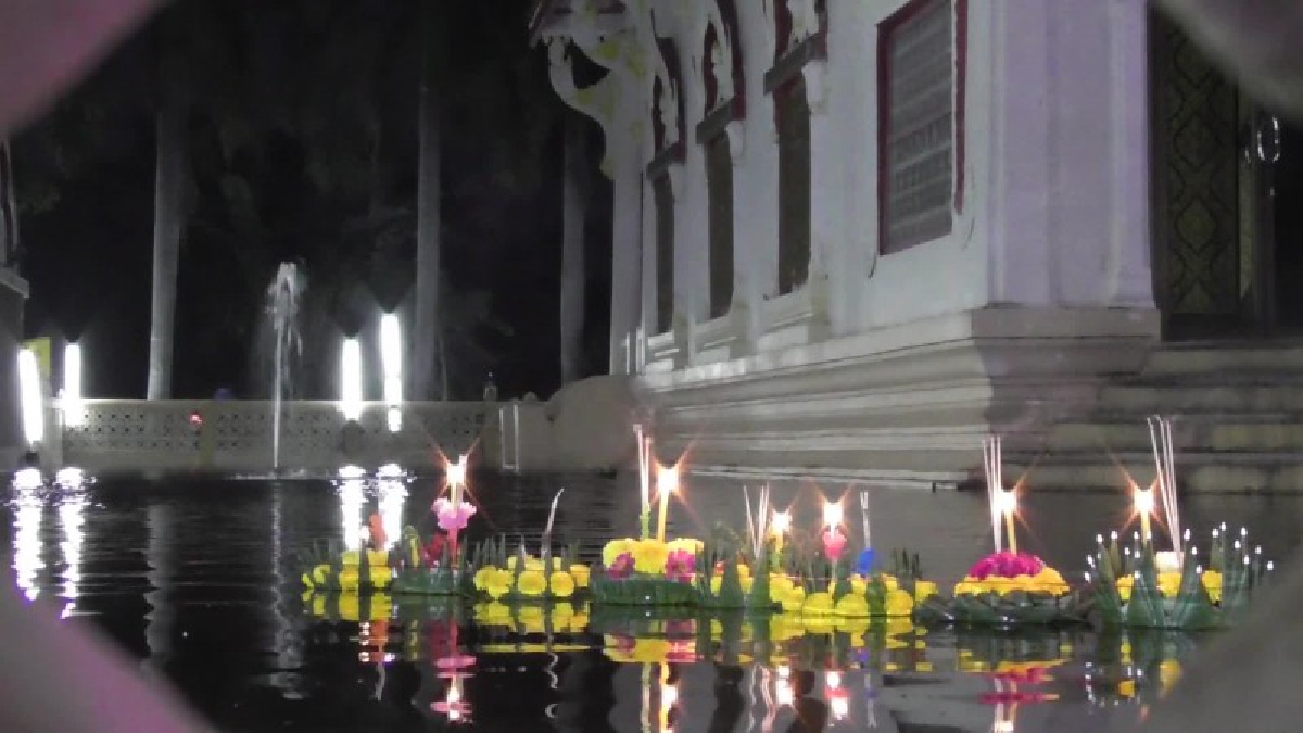 ชัยนาท !! จัดงานลอยกระทงรอบพระอุโบสถ แทนลอยในแม่น้ำเจ้าพระยา ป้องกันเหตุไฟไหม้ซ้ำเติมบ้านที่ถูกน้ำท่วม