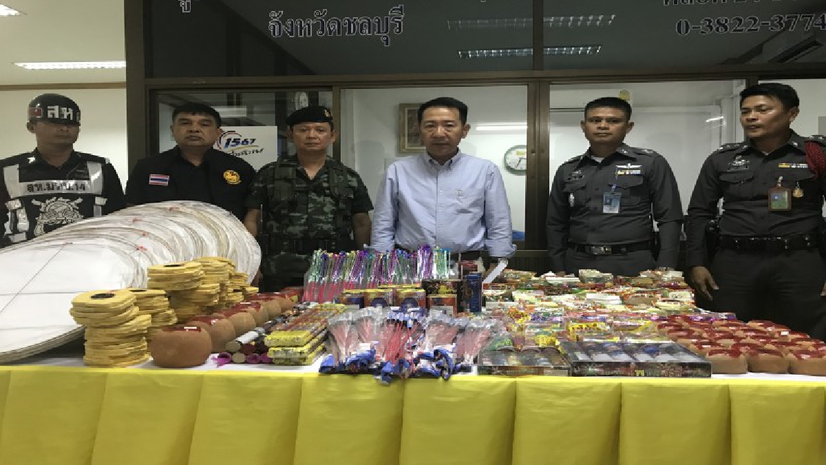 อำเภอบางละมุงบูรณาการร่วมตำรวจ ทหาร กวาดล้างจับดอกไม้ไฟ (ชมคลิป)