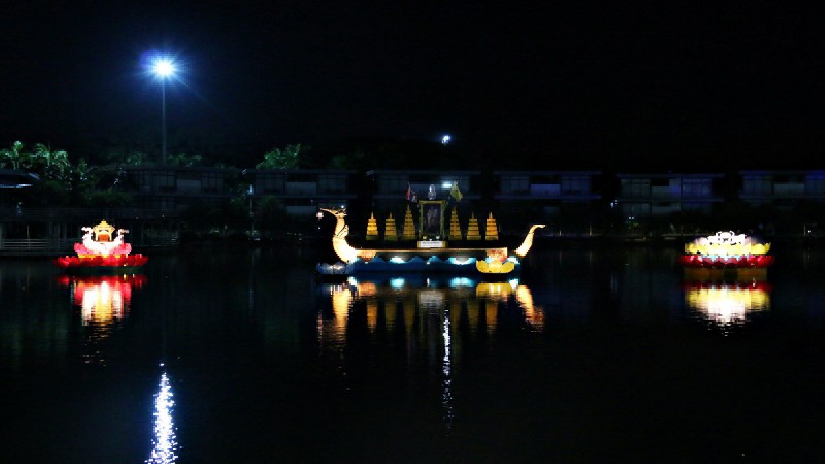 นักท่องเที่ยวไทยต่างชาติร่วมลอยกระทงสืบสานประเพณีที่สวนนงนุชพัทยา