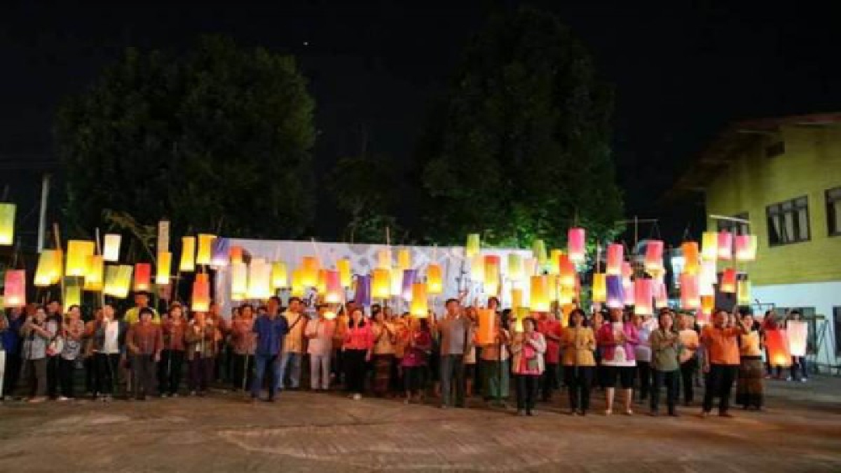 ลอยกระทงพะเยาสุดแปลก!!มากันครบๆ ทั้งลอยกระทง ลอยโคม แห่โคมกระบอก สุดงดงามตระการตา