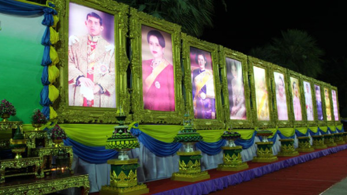 จังหวัดสกลนคร และชาวสกลนครจัดงานประเพณีเทศกาลลอยกระทง ลอยพระประทีปพระราชทาน ภายใต้ชื่องาน สิบสองเพ็งไทสกล