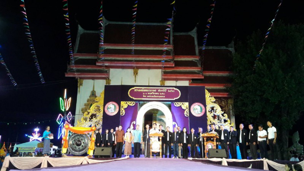 เทศบาลเมืองหนองคาย จัดงานประเพณีลอยกระทง พร้อมจัดการประกวดนางนพมาศ &ldquo;ลอยกระทง บูชา ขอขมาแม่น้ำโขง &rdquo; โดยมีสาวงามเข้าร่วมประชันโฉม กว่า 21 คน