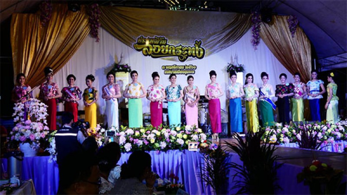 ชุมพร..!! งานลอยกระทง สืบสานประเพณีไทยคึกคัก ไม่หวั่นแม้มีประกาศเตือนคลื่นลม และพายุฝนของทางจังหวัดฯ (มีคลิป)