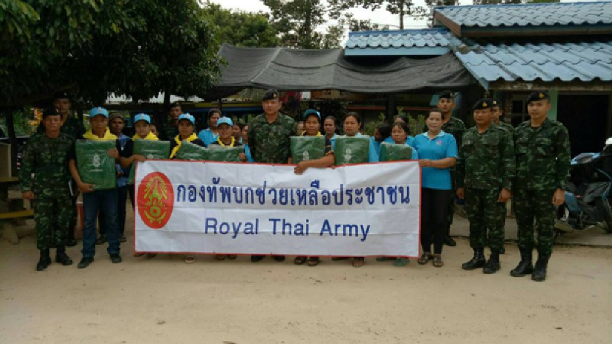 คลายหนาว !! กองกำลังสุรนารี มอบผ้าห่มกันหนาวให้ผู้สูงอายุ ผู้ยากไร้ ชายแดนศรีสะเกษ