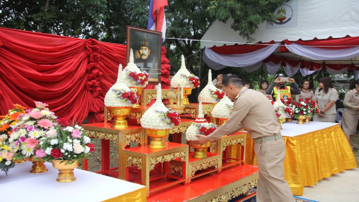 พ่อเมืองกรุงเก่า นำทุกภาคส่วนประกอบพิธีวางพานพุ่มดอกไม้สดและบวงสรวงสักการะ เนื่องในวันชนะศึกสมเด็จพระเจ้าตากสินมหาราช (ดูคลิป)