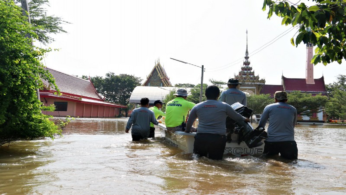 ธารน้ำใจชาวอำเภอสัตหีบ ช่วยเหลือผู้ประสบภัยน้ำท่วมในจังหวัดพระนครศรีอยุธยา