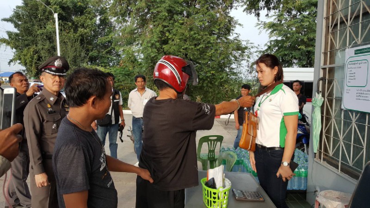 ตร.นำมือจี้ปั้มน้ำมันมาทำแผน เผย..ทำมาแล้ว 3 ปั้ม ย่ามใจก่อเหตุข้ามจังหวัด ก่อนถูกรวบ (ชมคลิป)
