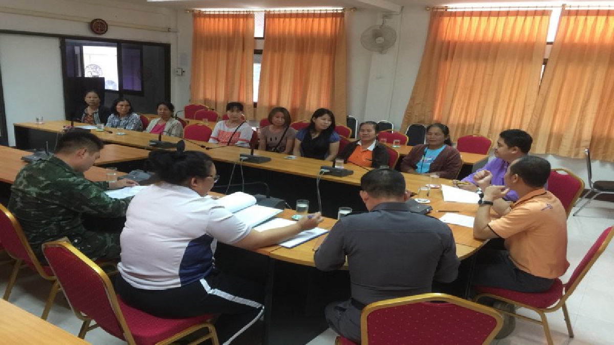 แบบนี้ตั้งใจโกงนี่หว่า..? ทหารสอบเข้ม"อดีตประธานกองทุนบทบาทสตรี" ปลอมเอกสารกู้เงิน กว่า 5 แสน แถมเบี้ยวนัดไม่ยอมคืนเงิน (ชมคลิป)