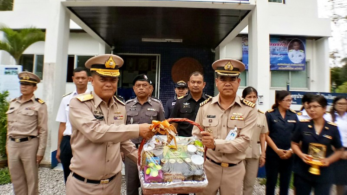 ผบ ทรภ1 ลงพื้นที่ เยี่ยมให้กำลังใจ และขอบคุณกำลังพล pipo ชุมพร (มีคลิป)