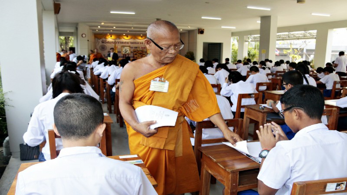 ชลบุรี...!! อำเภอสัตหีบ นักเรียนร่วมสอบธรรมสนามหลวง เน้นเป็นคนดีมีคุณธรรม (มีคลิป)